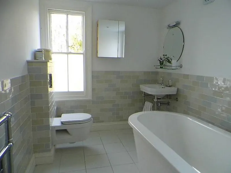 Bathroom at Film location E383 in London (photo 22)