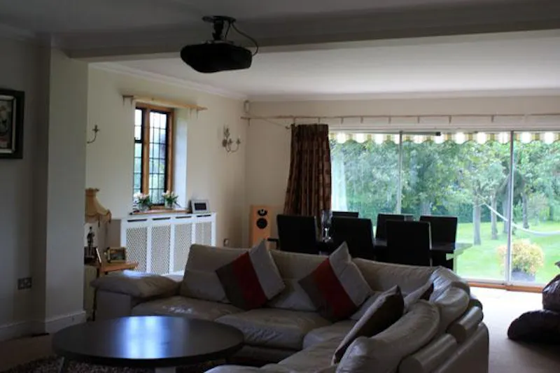 Living Room at Film location C835 in Essex (photo 7)