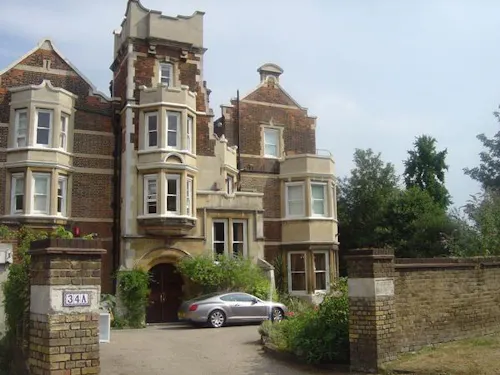Colourful Sydenham apartment, F1027