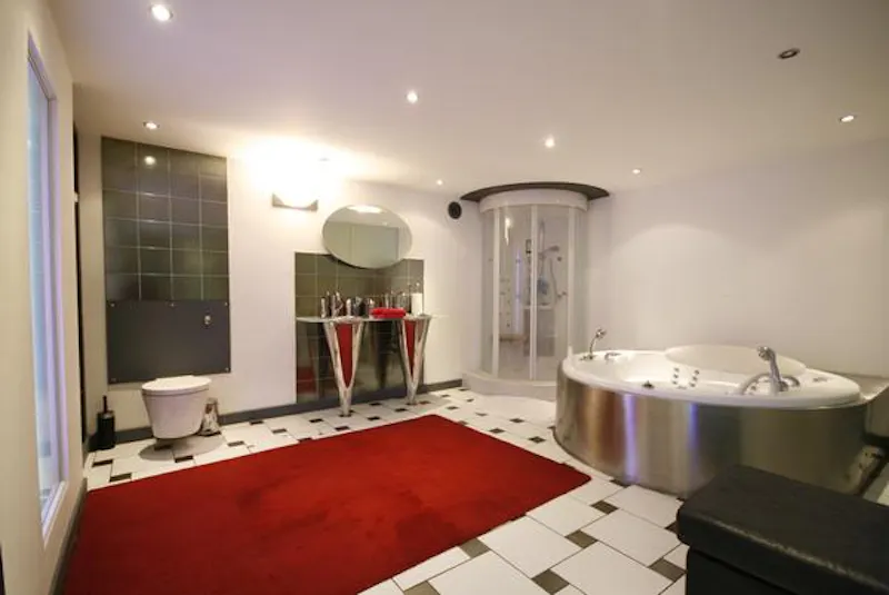 Bathroom at Colourful Sydenham apartment, F1027 (photo 5)