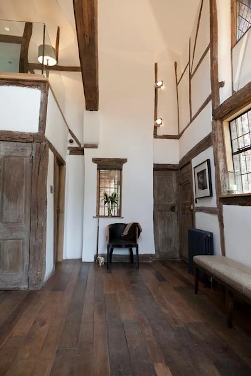 Entrance hall at Cosy country Haslemere home, E384 (photo 3)