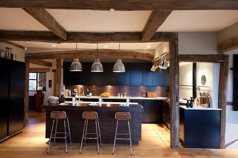 Kitchen at Cosy country Haslemere home, E384 (photo 4)