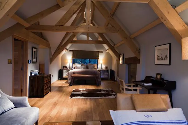 Beams at Cosy country Haslemere home, E384 (photo 15)