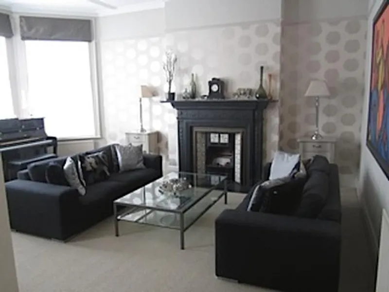 Fireplace at Film location E385 in London (photo 4)