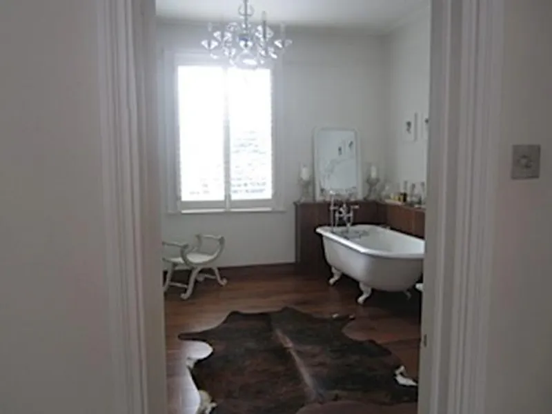 Bathroom at Film location E385 in London (photo 19)