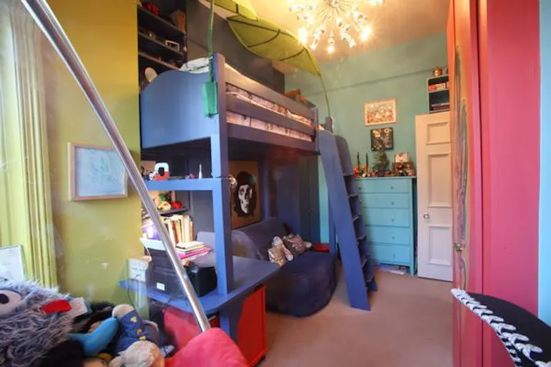 Bedroom - child's at Film location E386 in London (photo 15)