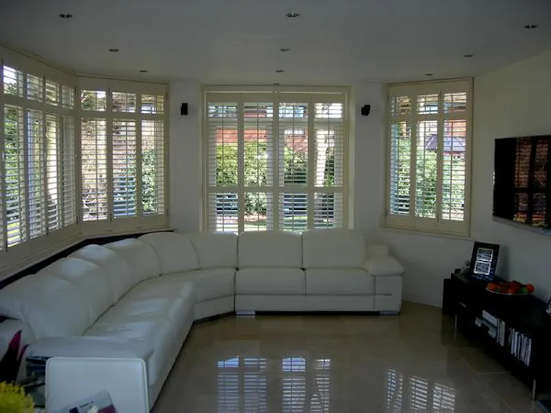 Living Room at Film location D2137 in Manchester (photo 3)
