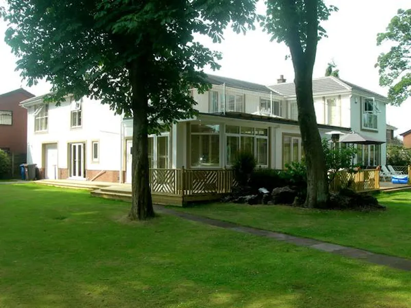 Garden at Film location D2137 in Manchester (photo 12)