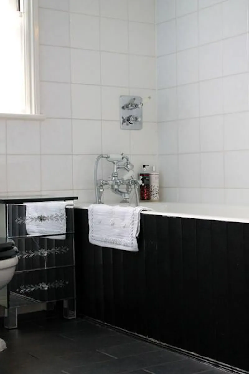 Bathroom at Cricklewood family house, B1607 (photo 6)