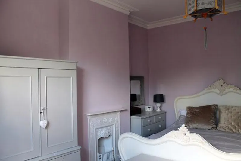 Bedroom at Cricklewood family house, B1607 (photo 11)