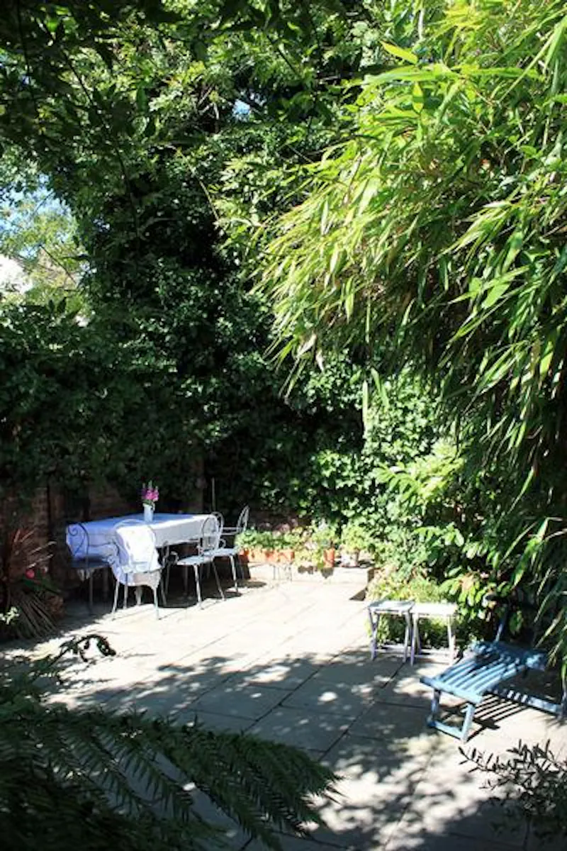 Garden at Cricklewood family house, B1607 (photo 17)