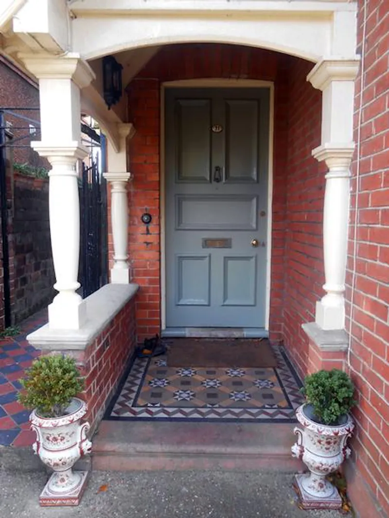 Brighton family home, B1609 (photo 2)