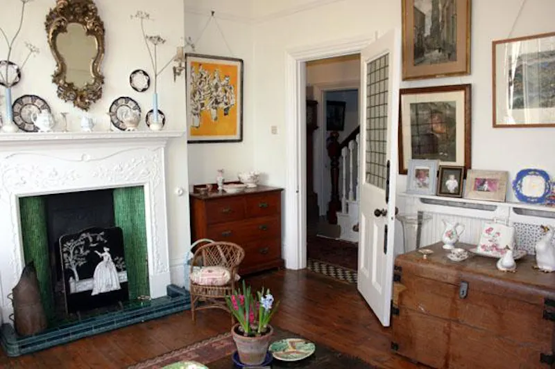 Fireplace at Brighton family home, B1609 (photo 14)
