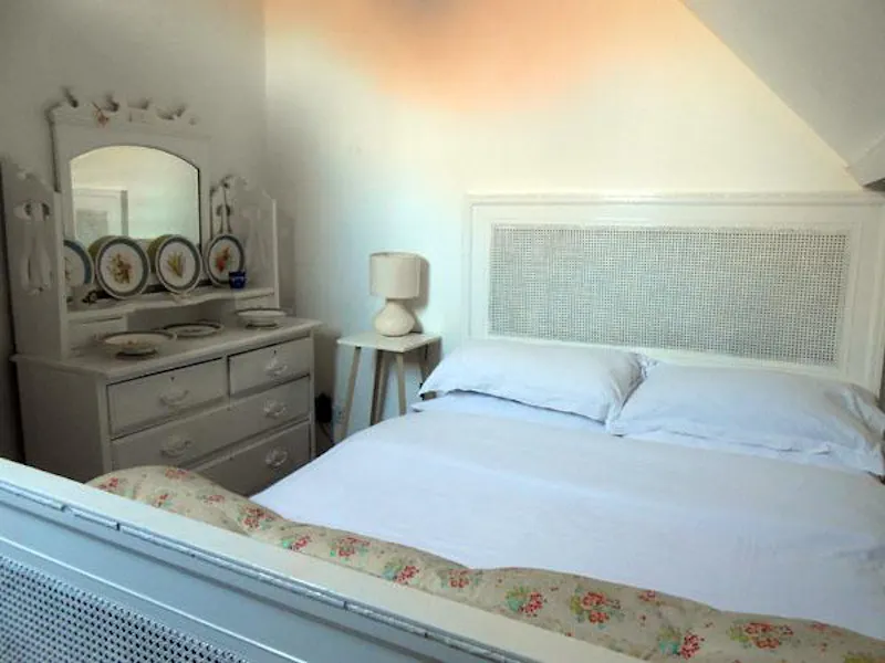 Brighton family home, B1609 (photo 23)