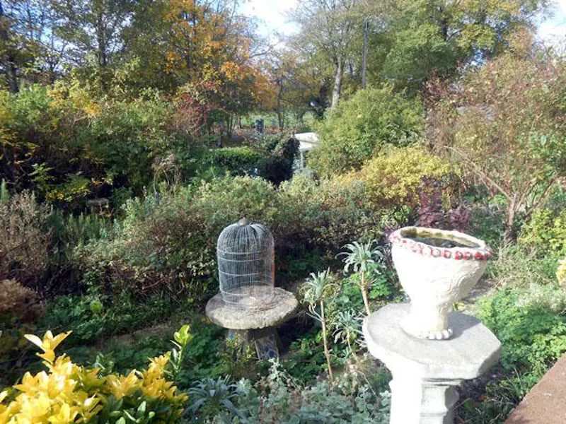 Garden at Brighton family home, B1609 (photo 32)