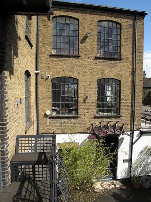 Japan-inspired Kilburn loft, F503