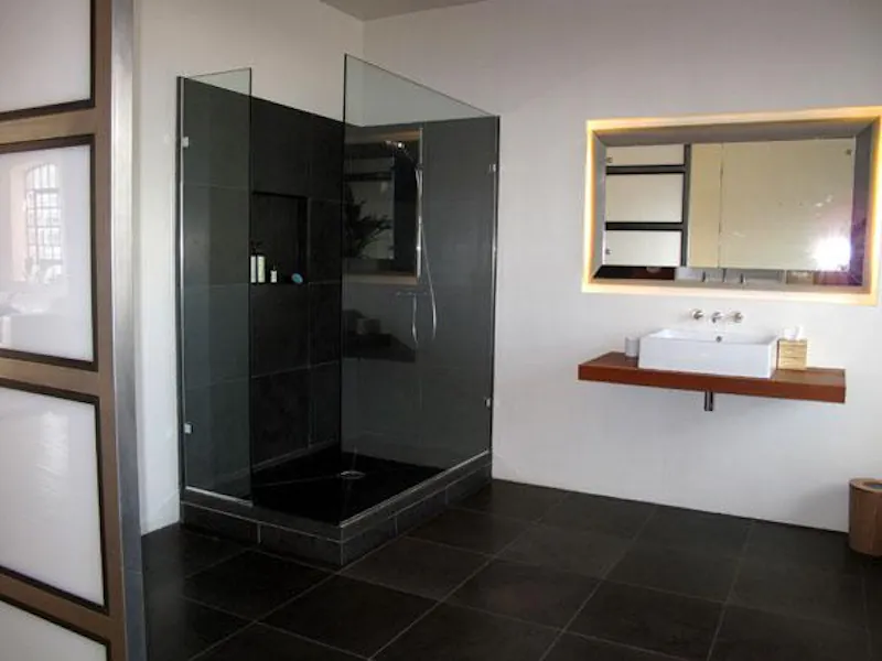 Shower at Japan-inspired Kilburn loft, F503 (photo 26)