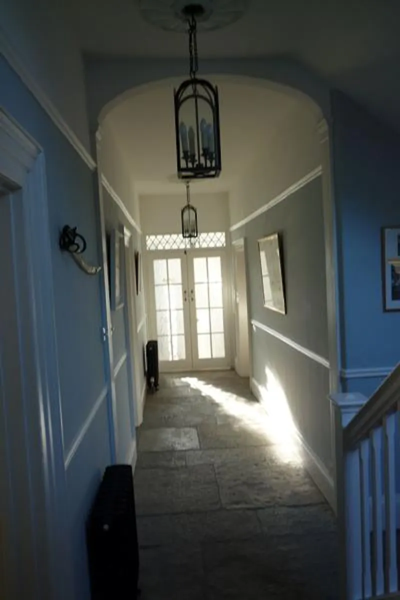 Entrance hall at Film location C836 in Somerset (photo 5)