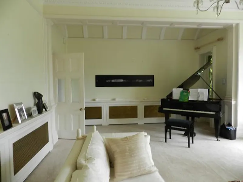 Living Room at Film location E296 in Hertfordshire (photo 3)