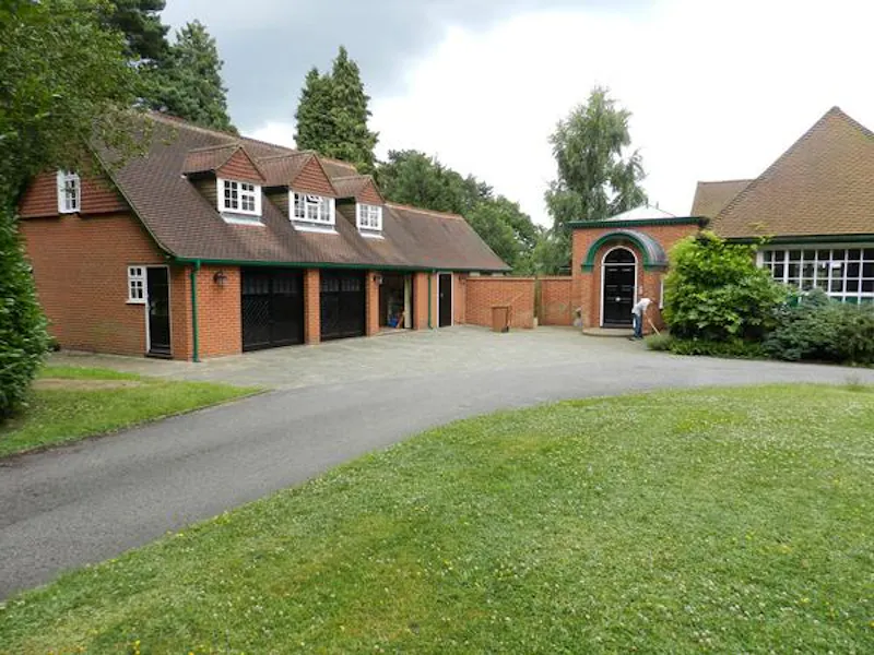 Driveway at Film location E296 in Hertfordshire (photo 17)