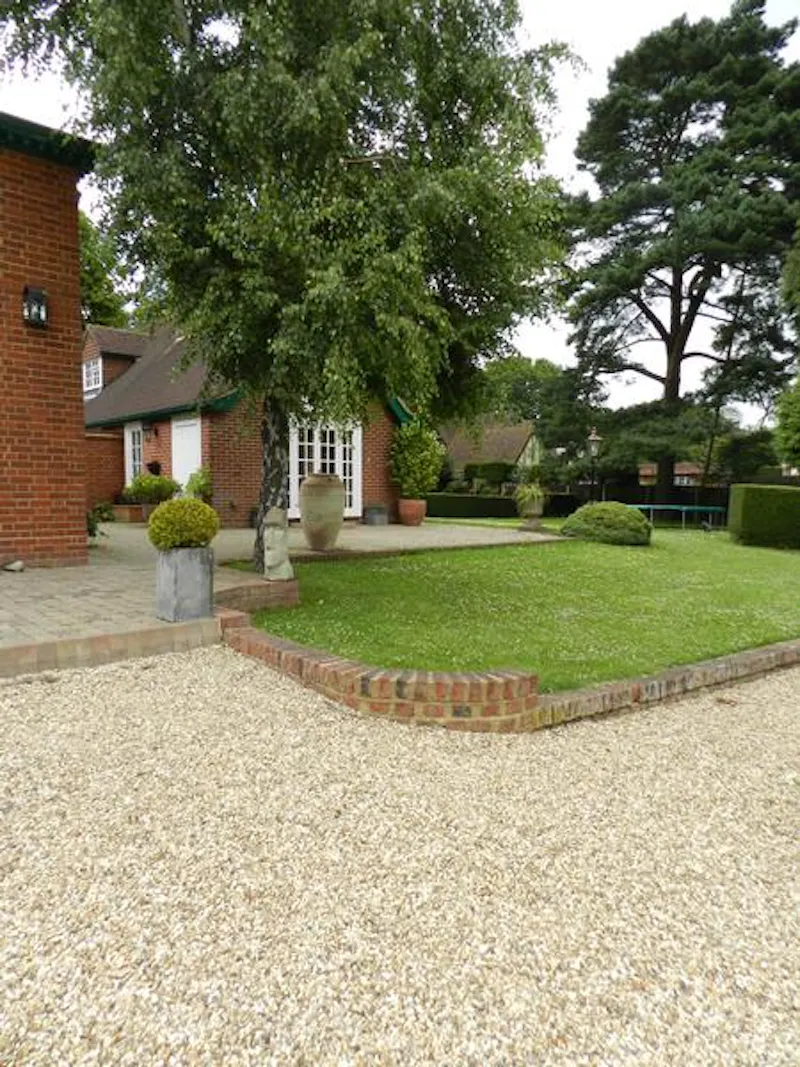 Driveway at Film location E296 in Hertfordshire (photo 18)