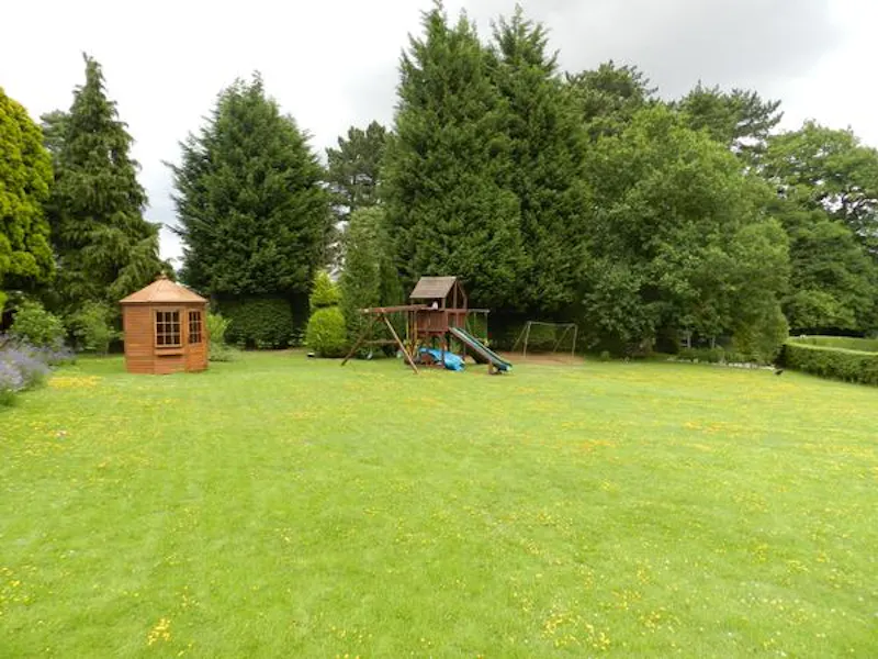 Shed at Film location E296 in Hertfordshire (photo 22)