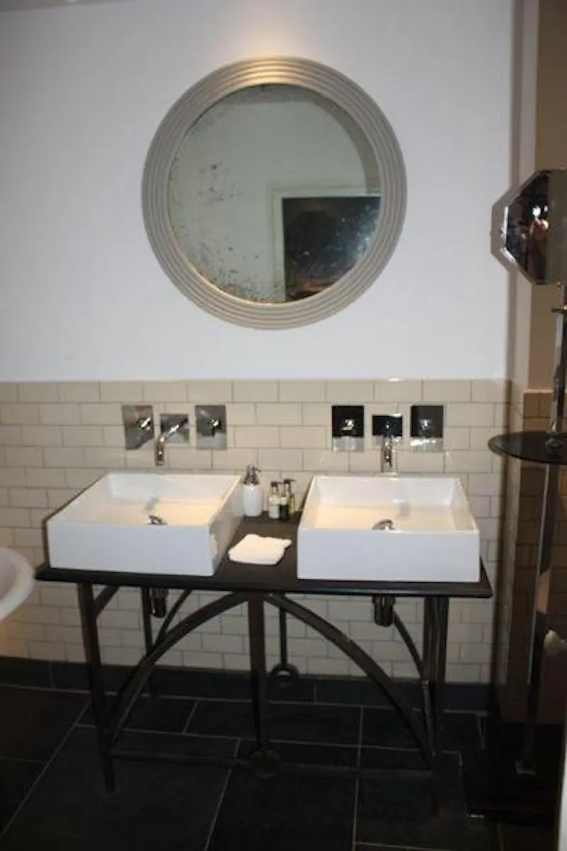 Bathroom at Rustic country style in Rochester, A1308 (photo 27)