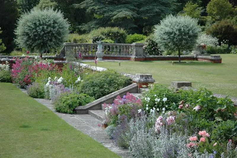 Garden at Kemsing estate, A1309 (photo 37)