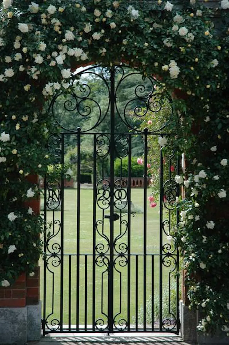 Gate at Kemsing estate, A1309 (photo 41)
