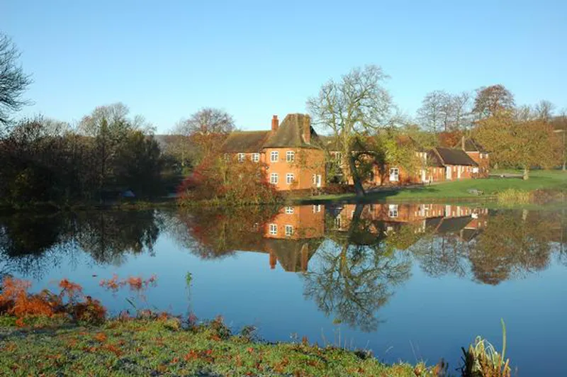 Lake at Kemsing estate, A1309 (photo 46)