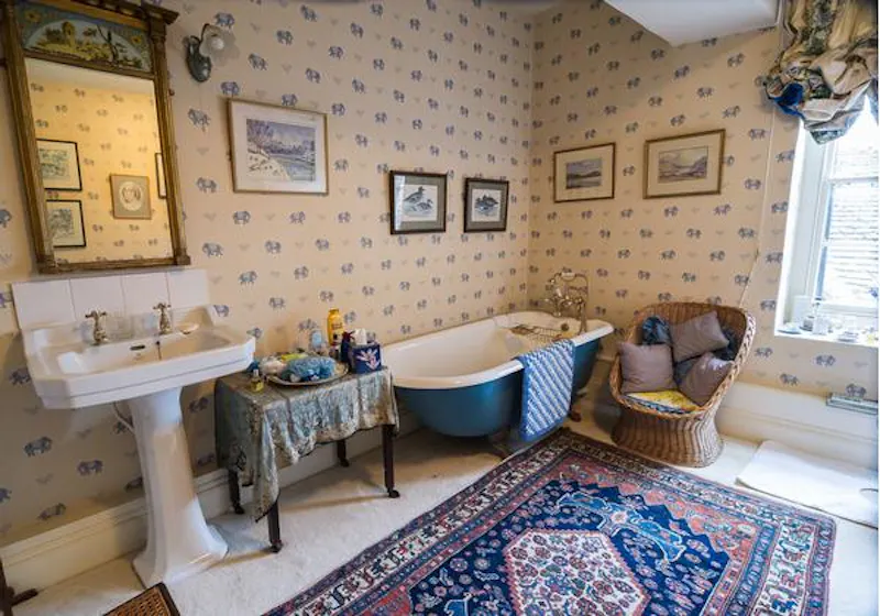 Bath at Exquisite stately home Melton, A1310 (photo 34)