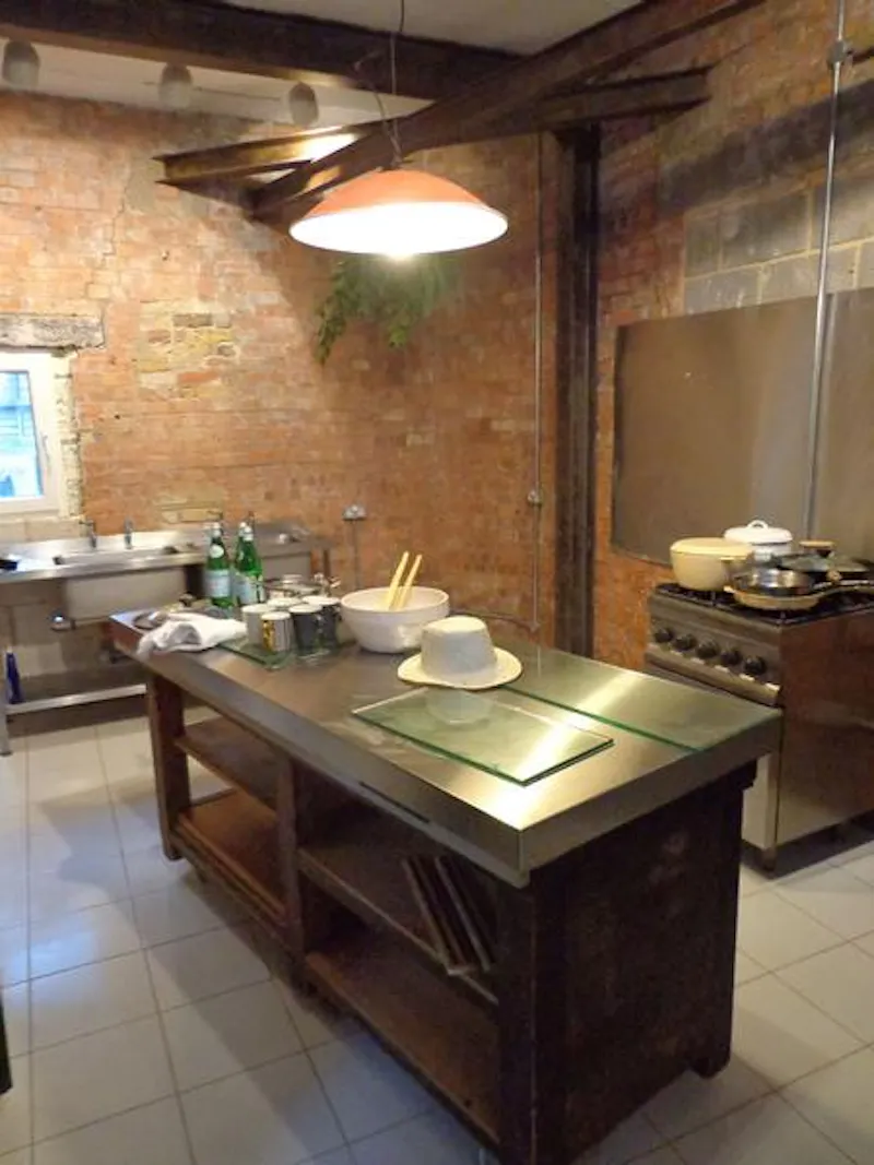 Kitchen at Versatile Deptford studio, N233 (photo 16)