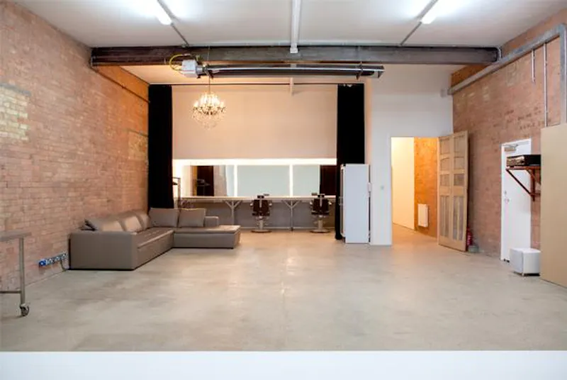 Exposed brick at Bromley-by-Bow industrial studio, N234 (photo 5)