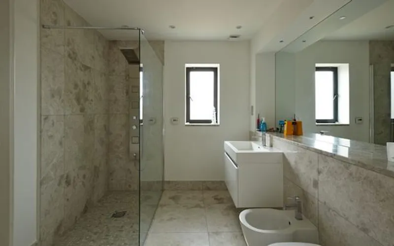 Shower at Modern Bishop's Stortford Home, D2141 (photo 20)