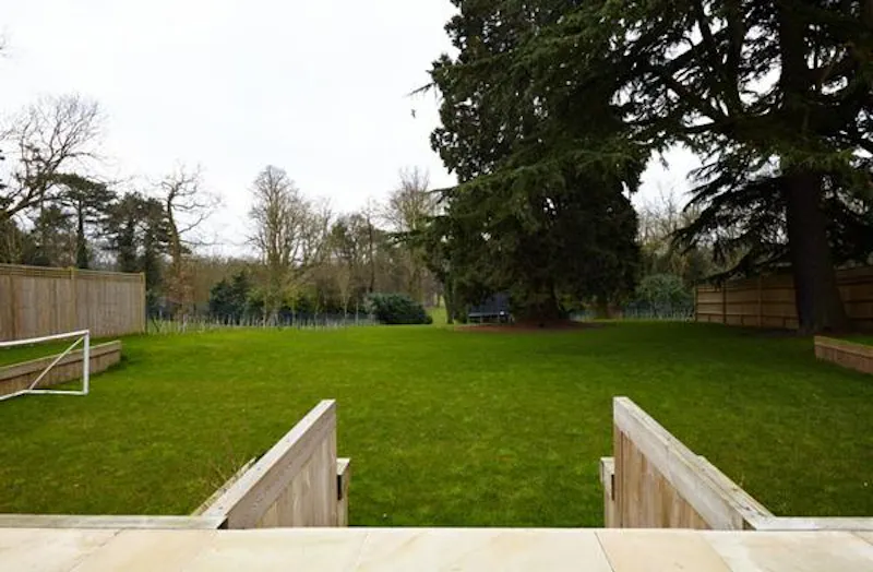 Garden at Modern Bishop's Stortford Home, D2141 (photo 22)