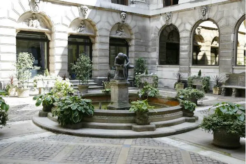 Garden at City of London banqueting hall, A1313 (photo 23)