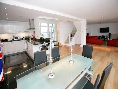 Flat with Royal Docks view, F1031