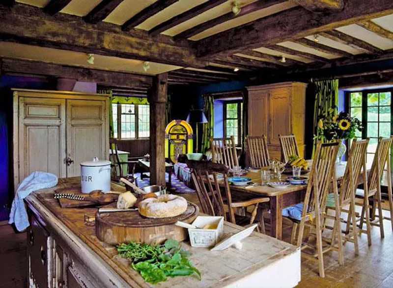 Beams at West Sussex medieval manor, H170 (photo 2)