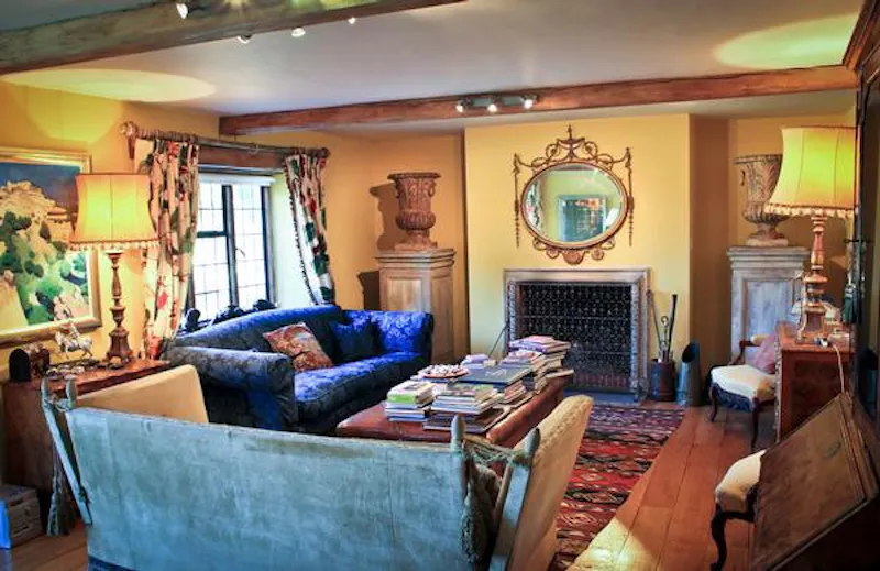 Living Room at West Sussex medieval manor, H170 (photo 5)