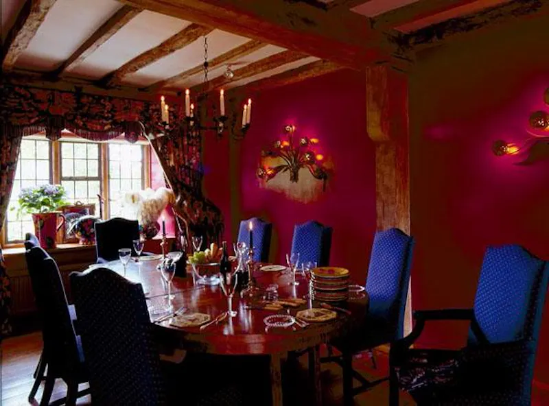 Dining room at West Sussex medieval manor, H170 (photo 9)