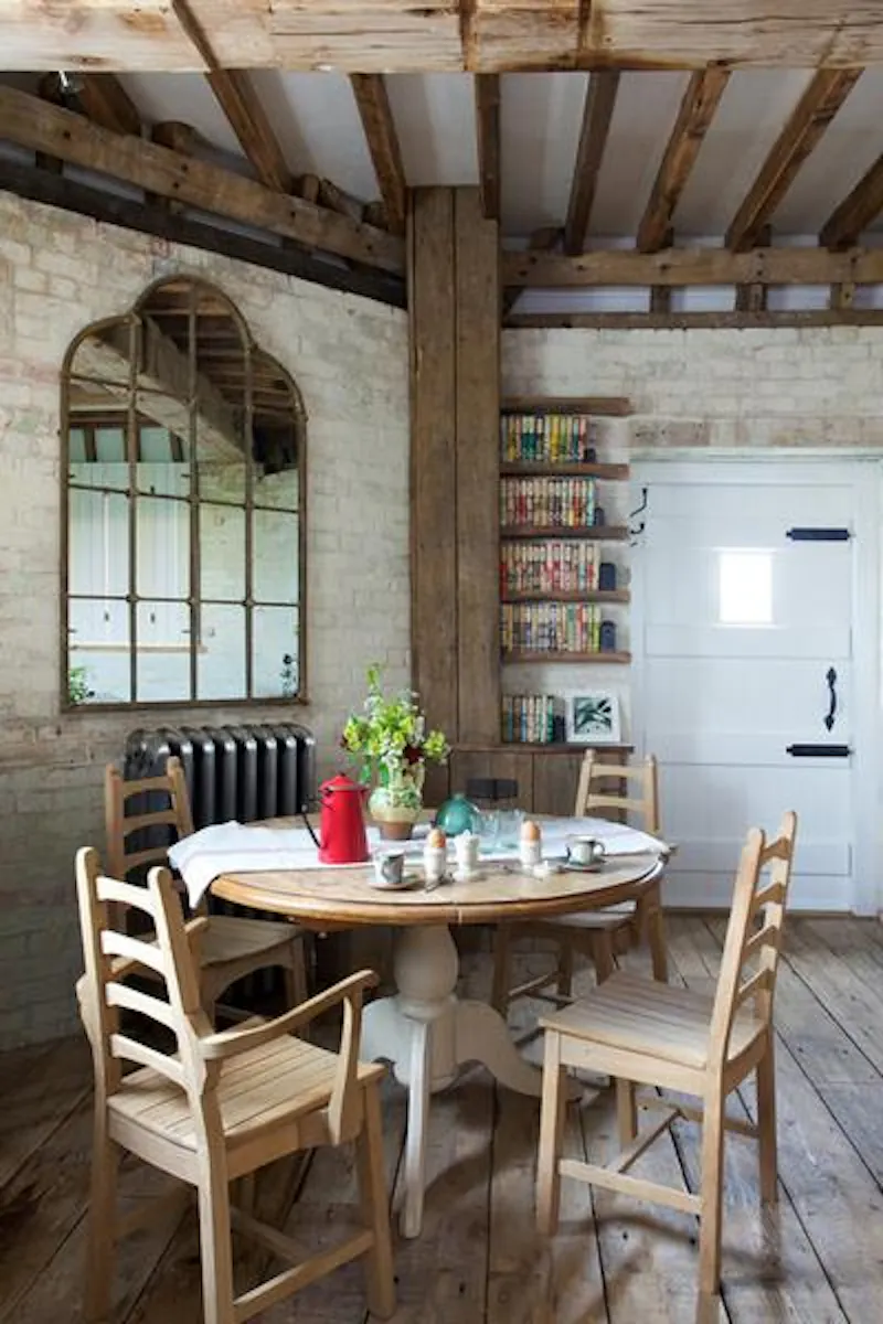 Dining room at Pretty Benenden windmill , Q68 (photo 2)