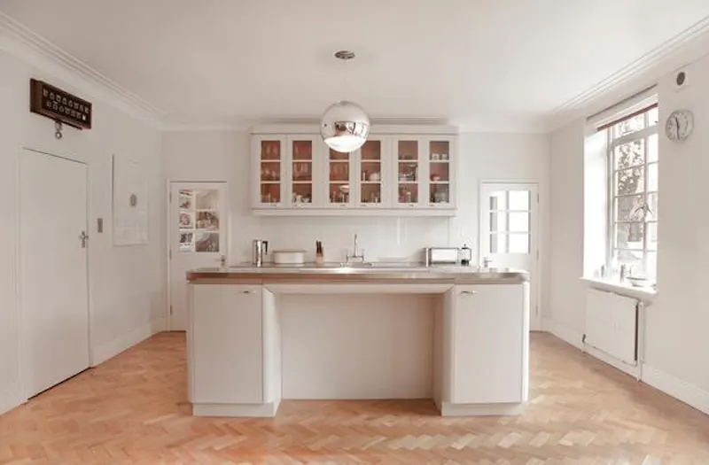 Kitchen at Art Deco Herne Hill house, D2145 (photo 8)