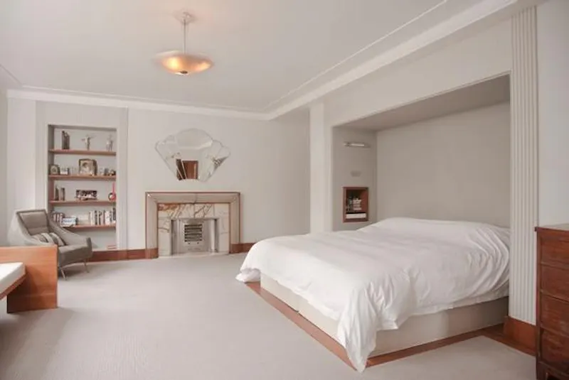 Bedroom at Art Deco Herne Hill house, D2145 (photo 11)