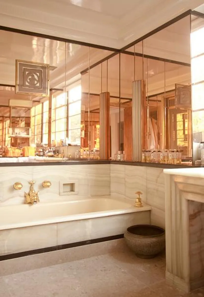 Bathroom at Art Deco Herne Hill house, D2145 (photo 13)