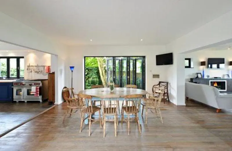 Dining room at Film location D2147 in West Sussex (photo 4)