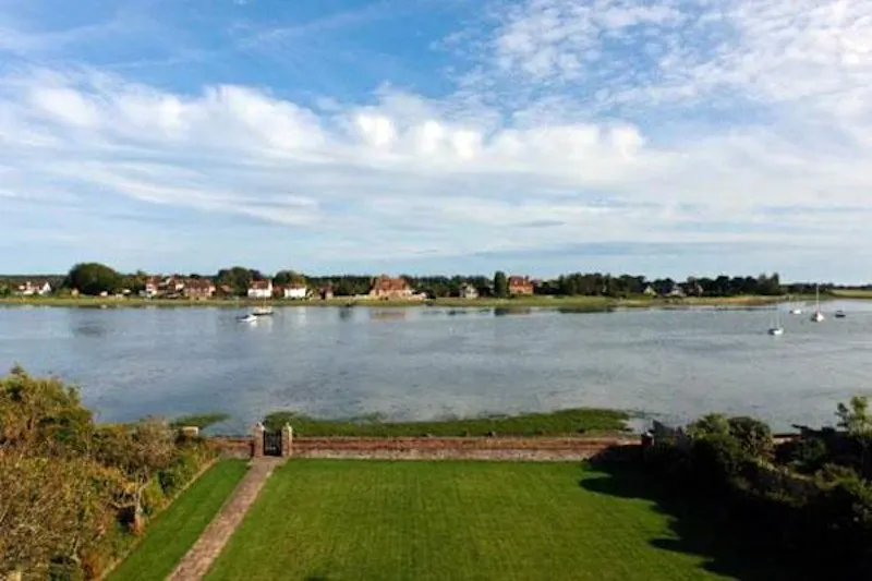 Views - sea at Film location D2147 in West Sussex (photo 10)