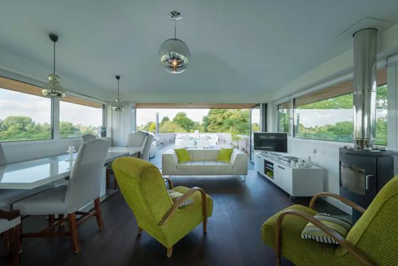 Living Room at Stunning modern Surbiton house, K375 (photo 28)