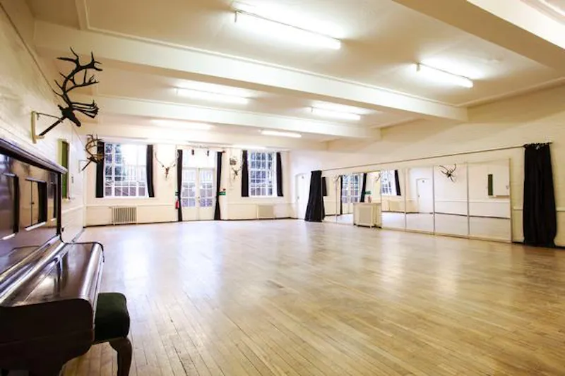 Piano at Vast Regent's Park events space, P587 (photo 5)