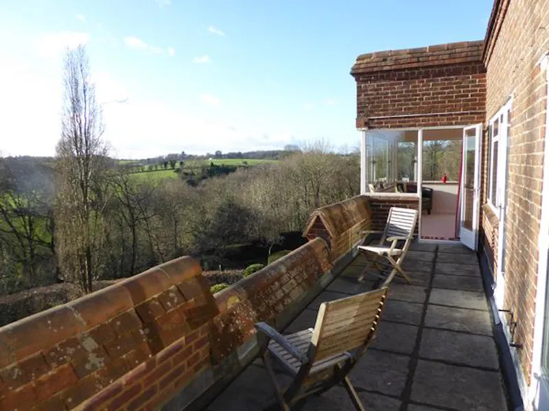 Balcony at Farnham art deco house, E388 (photo 24)