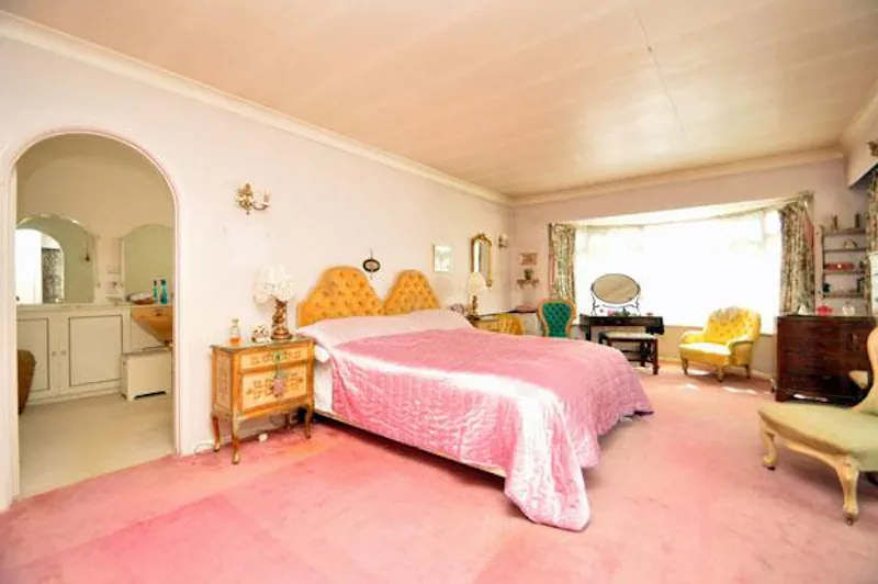 Bedroom at Untouched 80's home in Orpington, E389 (photo 5)
